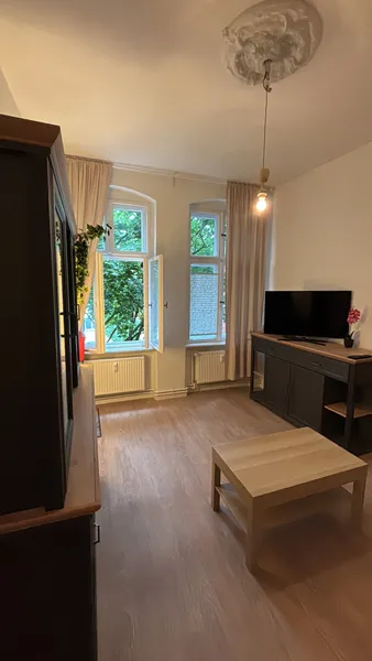 Voll möblierte 2-Zimmer-Altbauwohnung in der Altstadt von Köpenick – ab sofort bezugsfertig — photo 1